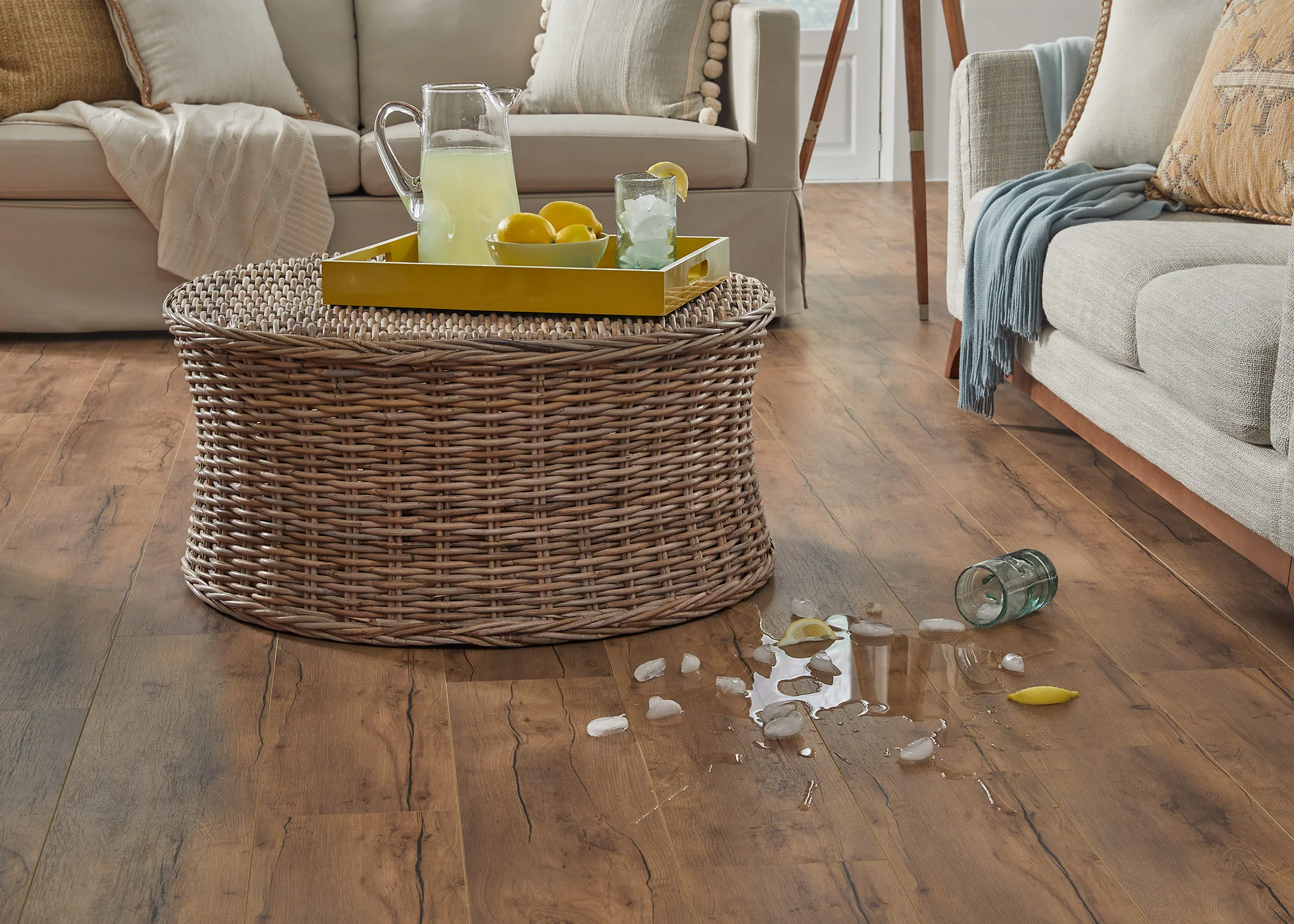 10mm Amber Crest Oak w/ pad Water-Resistant Laminate Flooring 8.03 in. Wide x 48 in. Long - Image 3