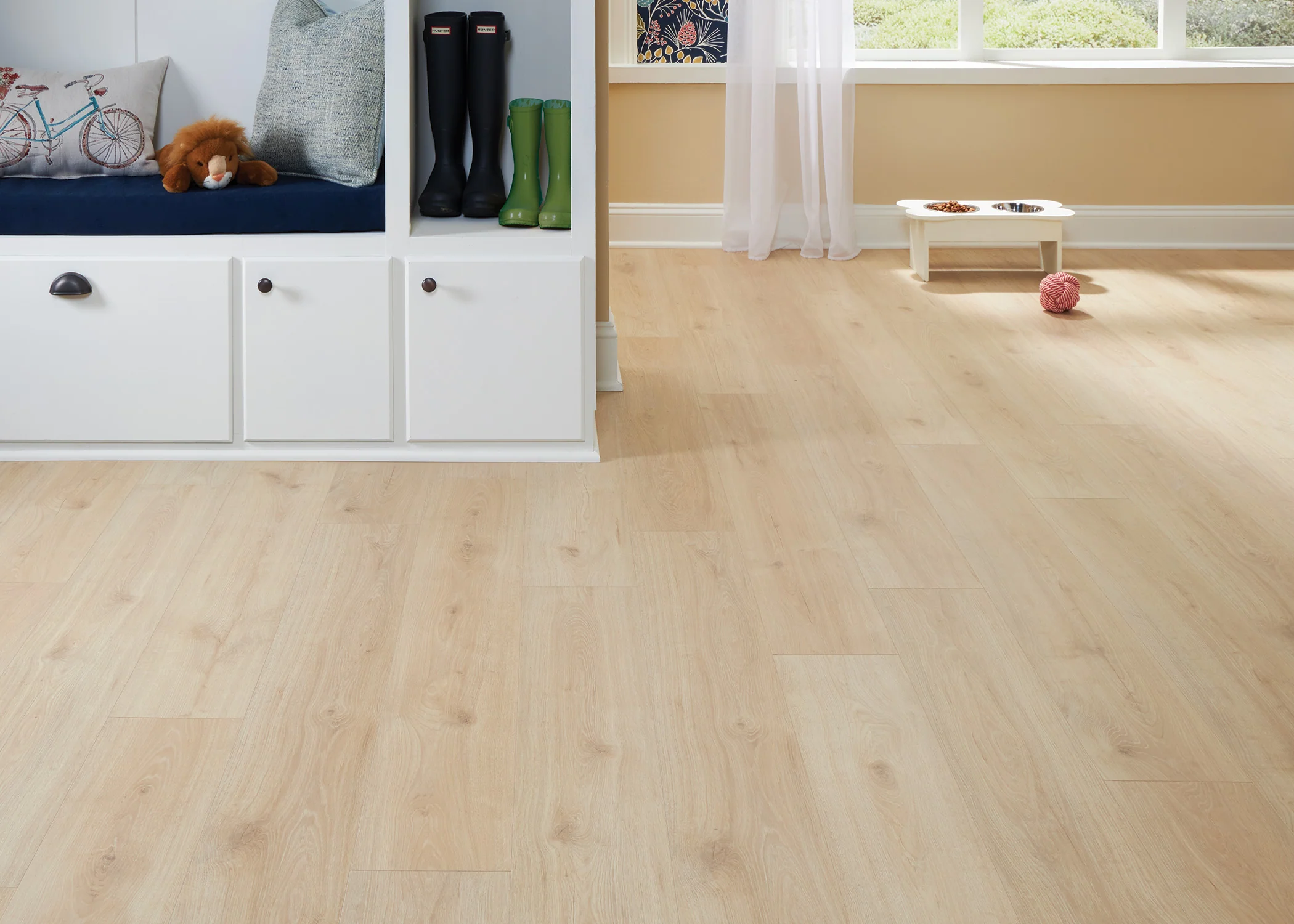 9mm w/pad Magnolia Bridge Oak Water-Resistant Hybrid Resilient Flooring 7.56 in. Wide x 50.63 in. Long - Image 3