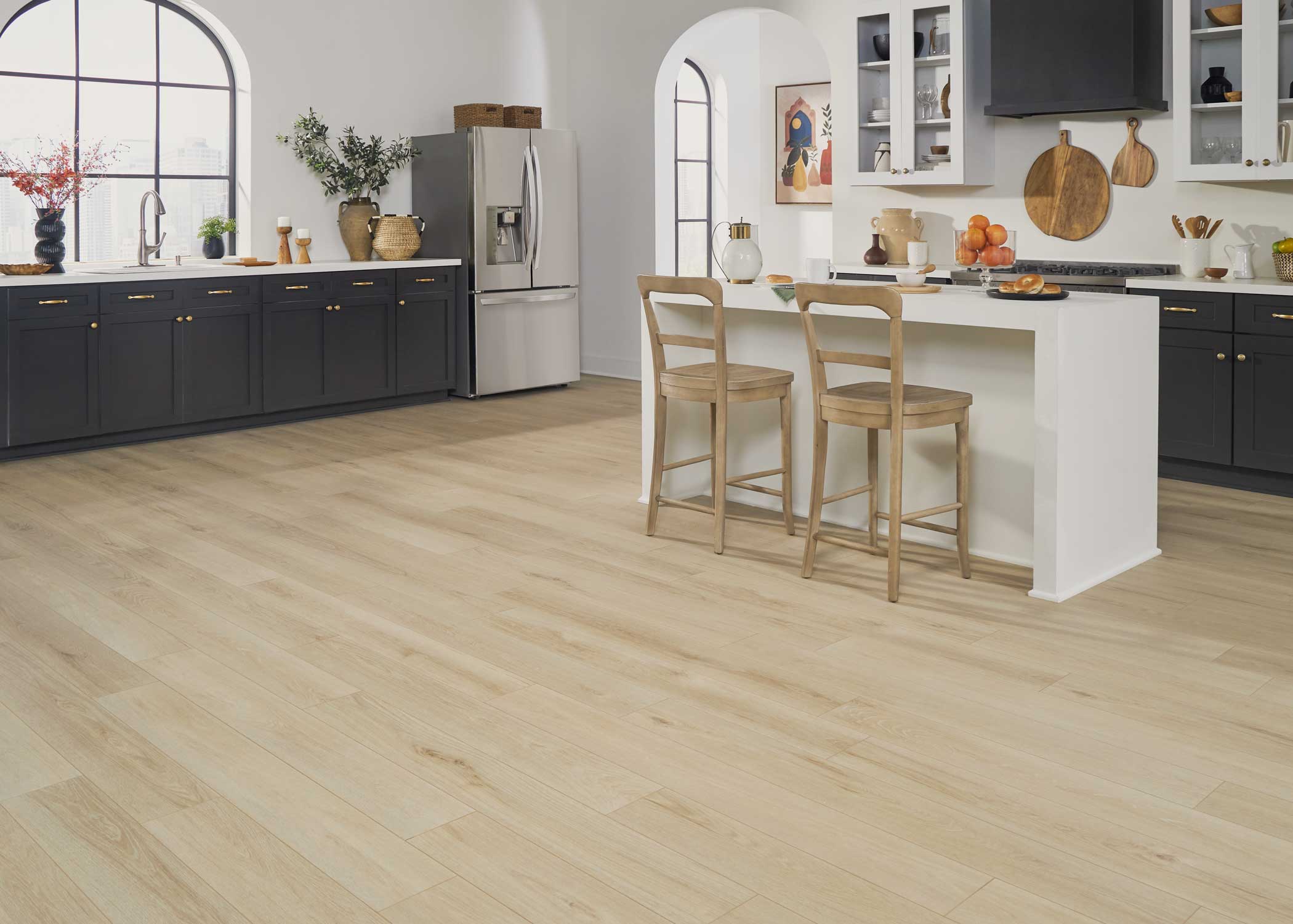 8mm w/pad Goldfinch Oak Water-Resistant Hybrid Resilient Flooring 6.97 in. Wide x 50.79 in. Long - Image 3